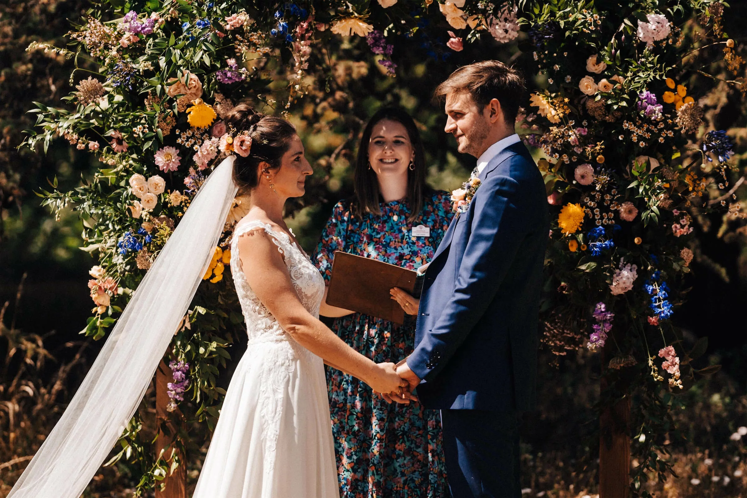 Contact 1 svg+xml;charset=utf